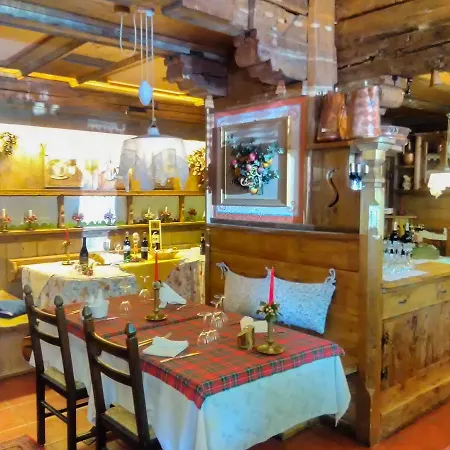 Hotel Alleghe 酒店